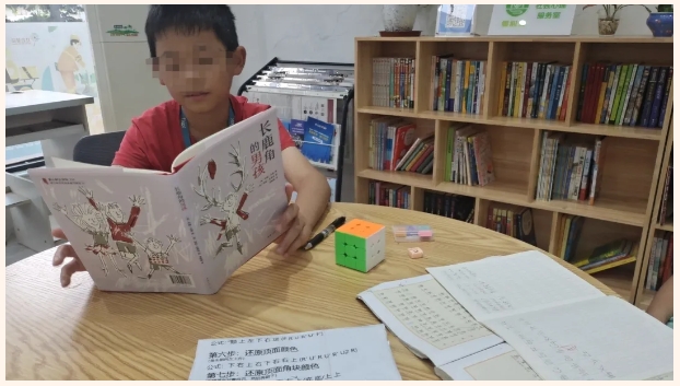?困境兒童自助圖書館 | 小坤：那個建在村委的自助圖書館的小館長